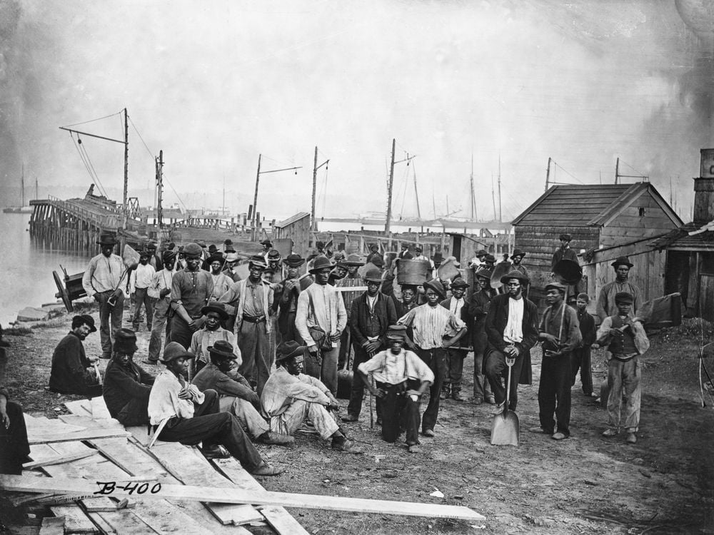Américains noirs avec un quai