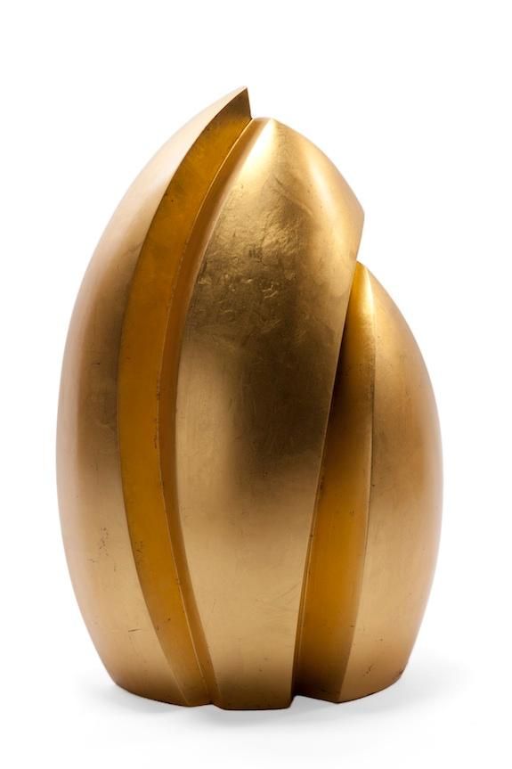 Les sculptures en bois de Joe Urruty sont dorées à la feuille d'or 23 carats.